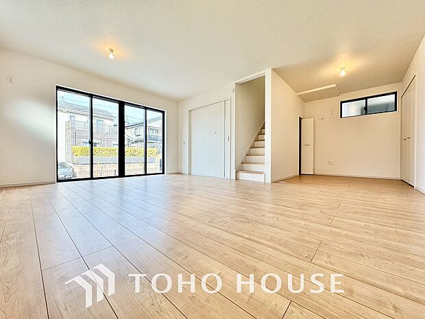 リビングイン階段採用。家族団らんの輪が広がります。