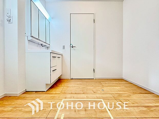 平日の朝であっても、落ち着きとくつろぎを感じられる空間。気持ちよく身だしなみを整えられます。