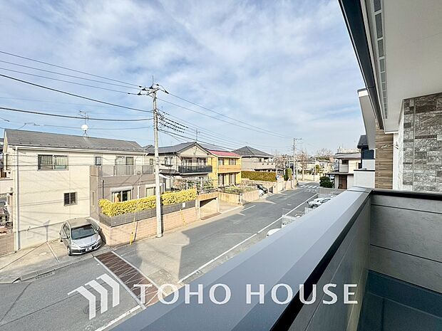 豊かな陽光に照らしだされる素敵な空間。季節を問わず華やいだ素敵な風景をお楽しみいただけます。