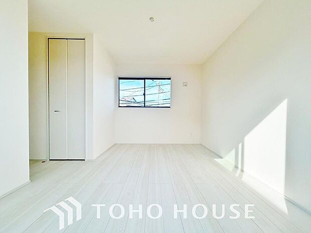 一日の疲れを癒やしてくれる主寝室。時を忘れて過ごす場所として過ごせるお部屋。