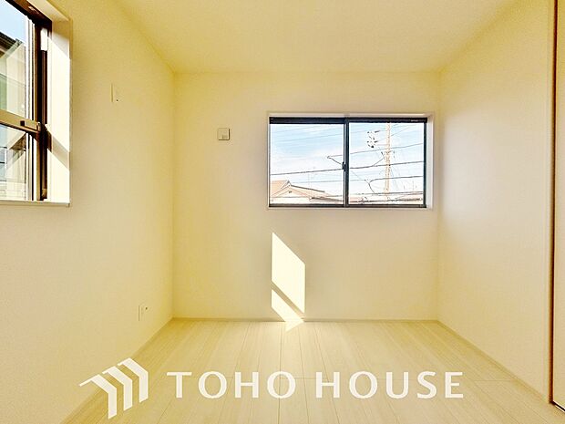 お子様の心と身体を見守る子供部屋として、小さな自立心を育むお部屋作りを見越してご覧下さい。