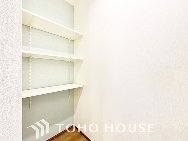 少しでも空いているスペースを収納にすることで、無駄のない空間を演出しております。