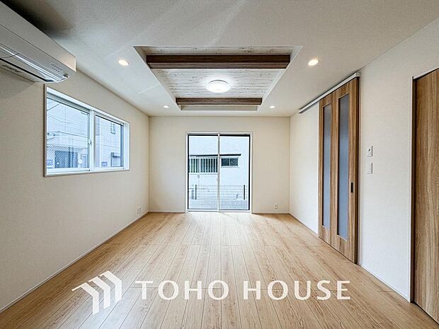 造りこんだ空間演出の妙が生み出す光と質のハーモニーはこの住宅のクオリティの良さを実感させてくれます。