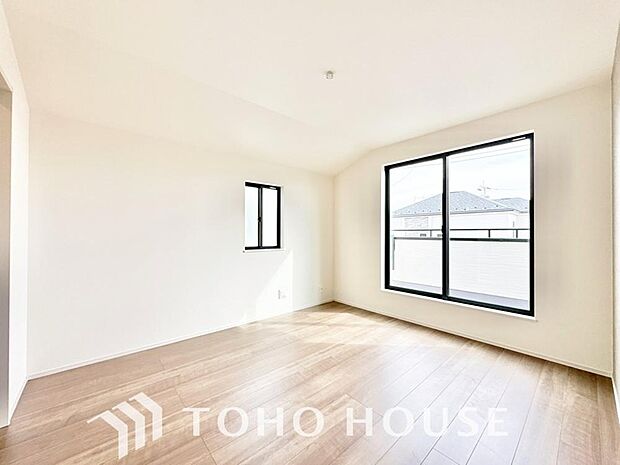 心と体をゆったりと安らげる主寝室。寝室のゆとりが大きい分だけ、暮らしの安らぎは深まります。