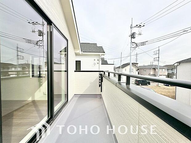 陽光に愛され、環境に恵まれ、家族に包まれた邸宅は、どんなに月日が経っても色褪せる事なく輝き続けます。