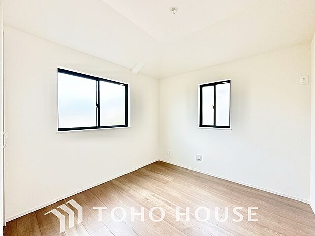 家具の配置のし易い室内です。趣味の部屋としても充分な広さを確保しております。