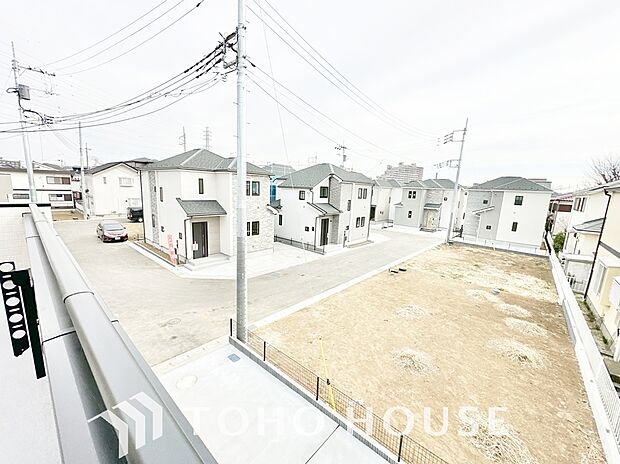 その豊かな眺望にふさわしい空間には、通風・採光にも優れ、心地よい光と風があふれています。