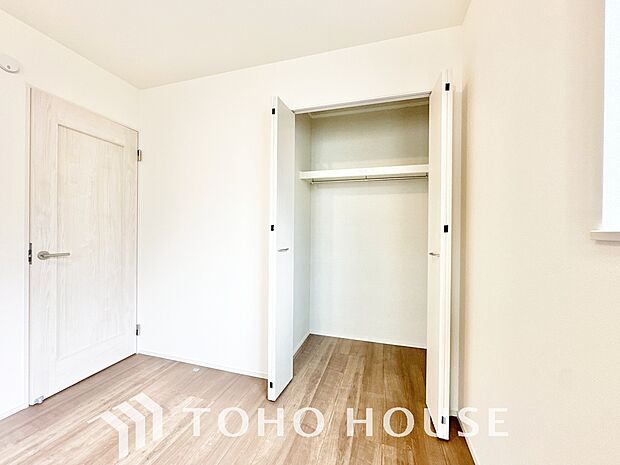 お子様の心と身体を見守る子供部屋として、小さな自立心を育むお部屋作りを見越してご覧下さい。