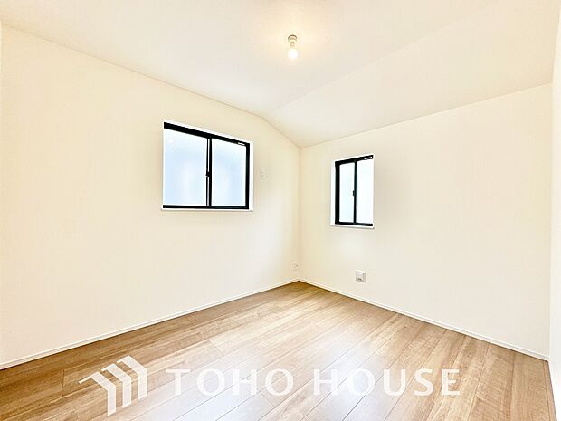 白を基調とした室内は、明るい住空間を造り出すだけでなく、清潔感をもたらしてくれます。