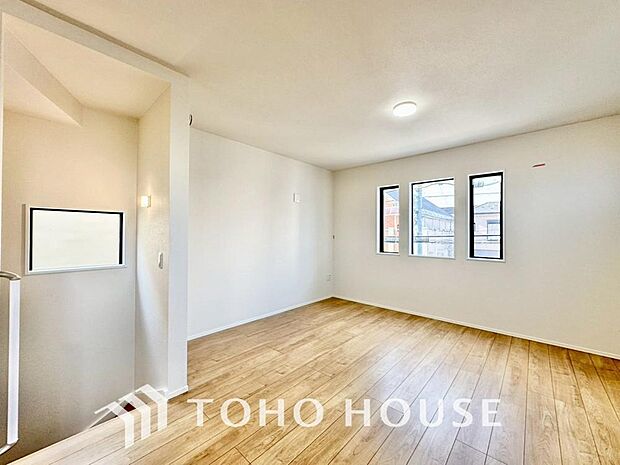 心温まるくつろぎを楽しめるリビングは、静かで落ち着いた癒しの空間となり、家族とゆったり過ごせます。