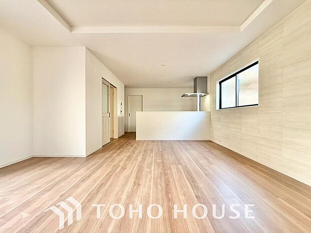 光と風があふれる開放的なリビングダイニングには自然と家族みんなが集まってきます。