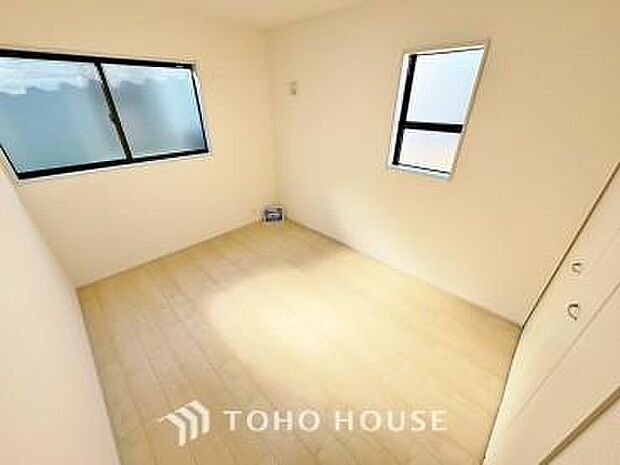 白を基調とした室内は、明るい住空間を造り出すだけでなく、清潔感をもたらしてくれます。