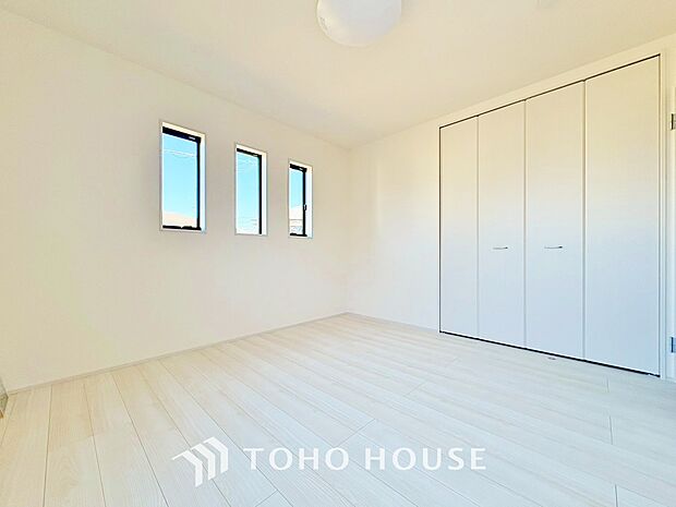 白を基調とした室内は、明るい住空間を造り出すだけでなく、清潔感をもたらしてくれます。