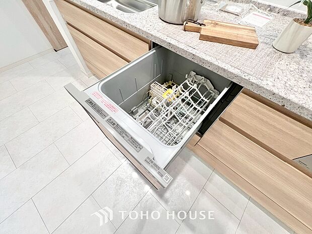 食洗機は家事の時間を短くできることがメリット。ビルトインタイプはキッチンをすっきりとみせてくれます。