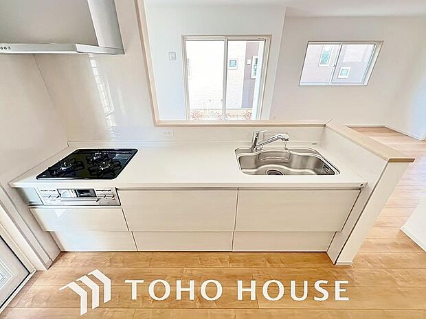 ご家族みんなで調理ができる位のスペースを実現したキッチン空間となっております。