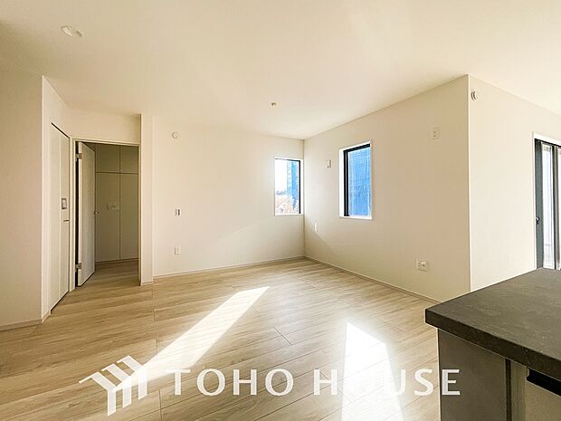 造りこんだ空間演出の妙が生み出す光と質のハーモニーはこの住宅のクオリティの良さを実感させてくれます。