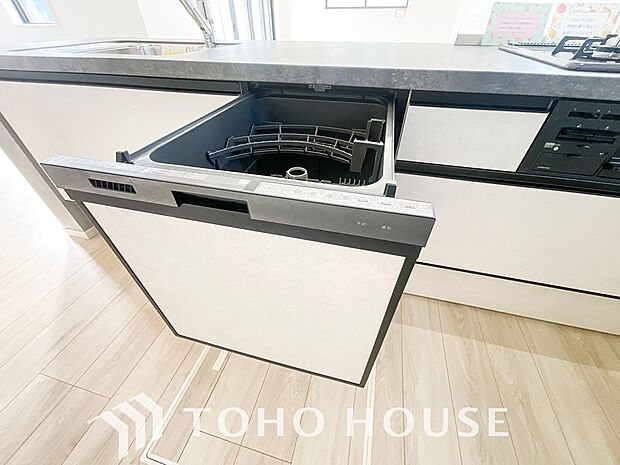 高温水や高圧水流を使う事で効率よく食器洗浄できます。殺菌効果も高いので哺乳瓶等を洗う際にも便利です。