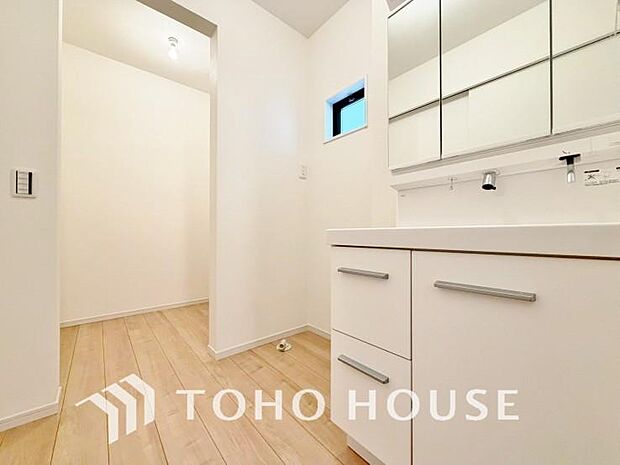 シンプルだからこそ使いやすい。スタンダードなデザインの洗面台はお掃除もしやすくいつも清潔。