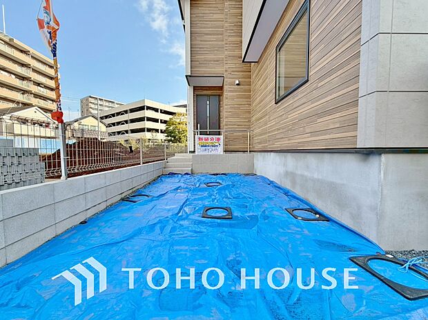 マンションとは違う敷地内駐車。ご主人様のお車のお手入れにも気合が入りますね。