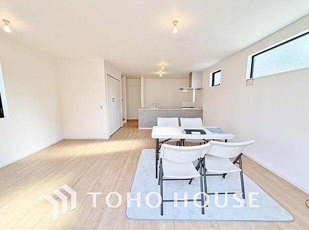 家族皆が集まる場所だからこそ、一番明るく使い勝手のいい空間に仕上げております。