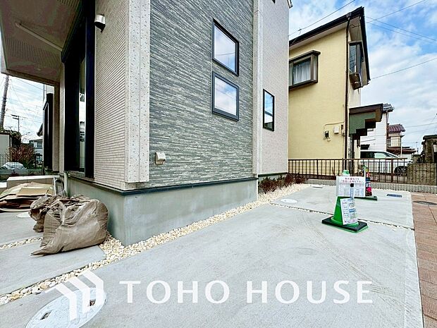 マンションとは違う敷地内駐車。ご主人様のお車のお手入れにも気合が入りますね。