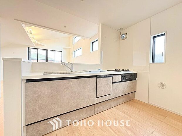 お料理の上手な方が、独壇場でお料理の腕を披露するスタイルに向いているキッチンです。