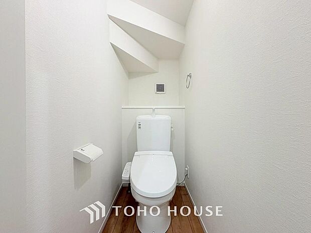 十分な広さと清潔感のあるカラーで纏まったおトイレ。時間に余裕とゆとりを持たせます。