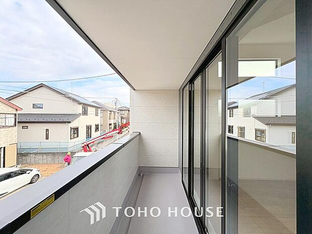 太陽に愛された邸は、陽当り、通風に優れた魅力的で快適さを追求した邸宅です。