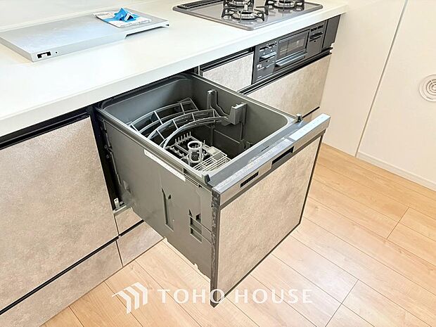 高温水や高圧水流を使う事で効率よく食器洗浄できます。殺菌効果も高いので哺乳瓶等を洗う際にも便利です。