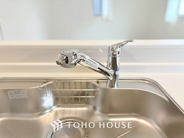 ワンタッチで浄水と原水を切り替えできる浄水器一体型水栓は水道水に含まれる有害物質を除去してくれます。