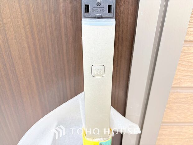 ICチップを用いたカードキー等で玄関扉の施錠&解錠が出来る設備。最近は鍵穴の無いドアも増えてます。