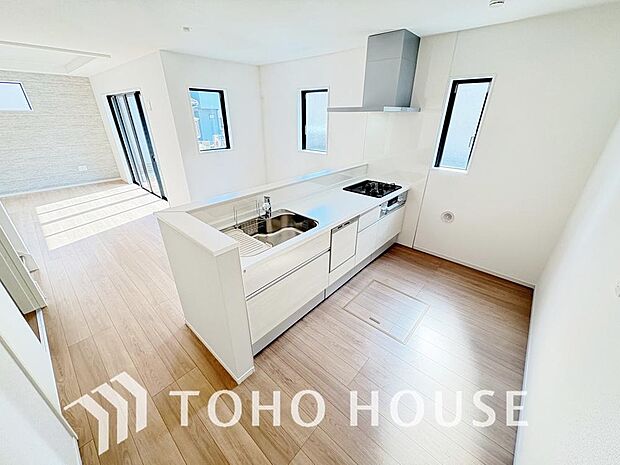 広々キッチンを採用。みんなで作った料理を召し上がりながらの会話は、どのような物になるのでしょうか。