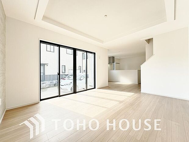 光が注がれる青い空から鮮やかに赤色にゆっくりと染まる。そんな優しい時間がここでは流れてゆく。