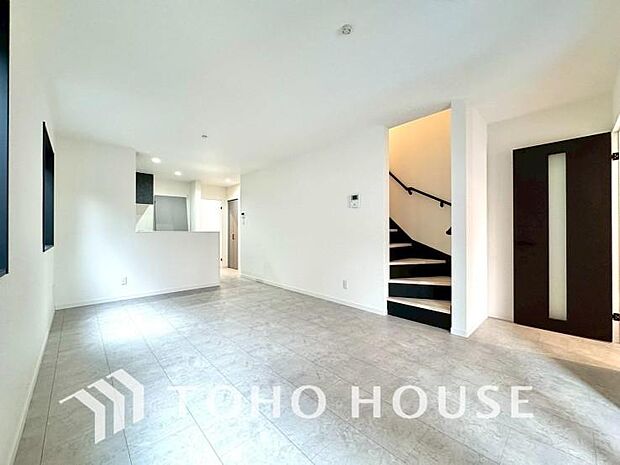 家は、ただ生活する場ではなく、笑顔の毎日、安らぎの日々のために、暮らしを愉しく、快適にする場所。