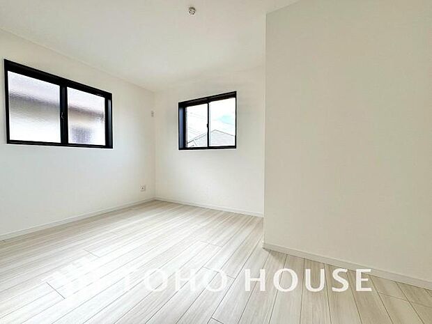 生活感を感じない空間では落ち着く事はできません。絶妙な雰囲気、配色、素材感を意識してコーディネート。