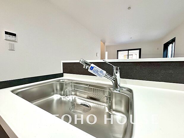 安全でおいしい水を手軽に。ボタンひとつで浄水と原水に切り替えられる浄水器一体型水洗を使用。