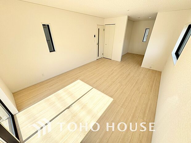 朝は爽やかな日差しを浴びながら、家族みんなでおいしい朝食。昼下がりにはのんびりと過ごすひと時。