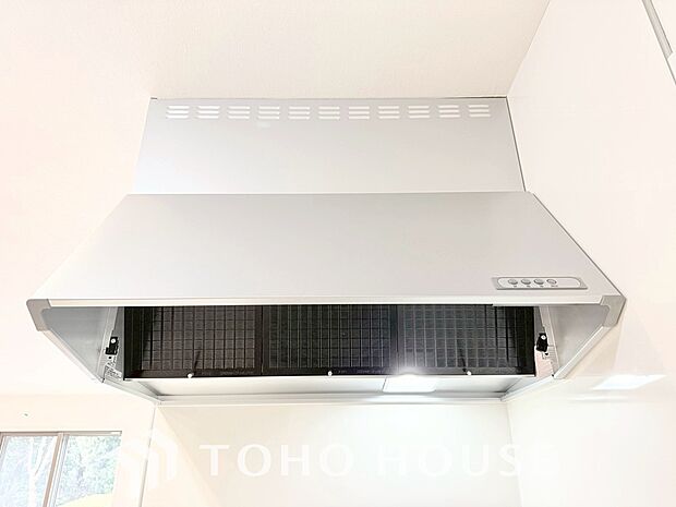 最新のレンジフードは静音性や省エネ性能が向上しデザインもスタイリッシュ。効率的な換気で料理を快適に。