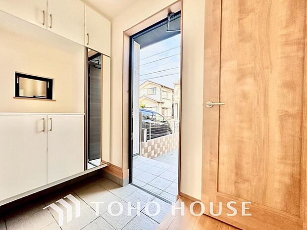 ダウンライトを使用しお洒落に演出。帰りたくなる家をテーマに設計。いつも「人」と「家」の間に・・・。