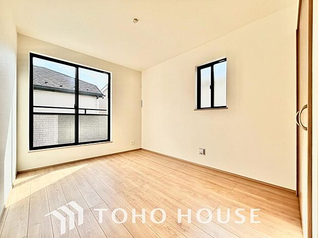 一日の疲れを癒やしてくれる主寝室。時を忘れて過ごす場所として過ごせるお部屋。