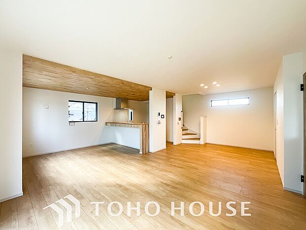 造りこんだ空間演出の妙が生み出す光と質のハーモニーはこの住宅のクオリティの良さを実感させてくれます。