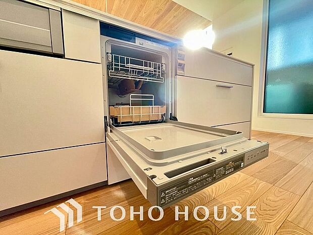 高温水や高圧水流を使う事で効率よく食器洗浄できます。殺菌効果も高いので哺乳瓶等を洗う際にも便利です。