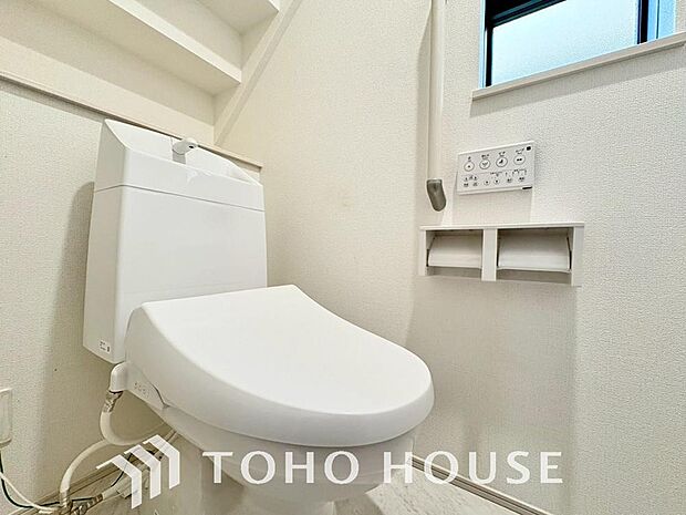 十分な広さと清潔感のあるカラーで纏まったおトイレ。時間に余裕とゆとりを持たせます。