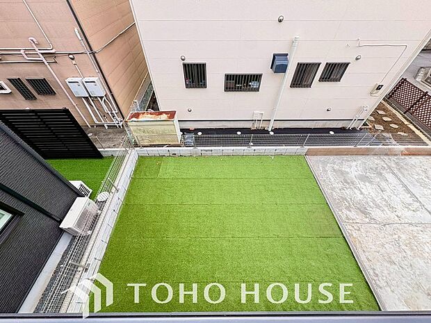 めまぐるしく過ぎ行く日々の中で、休息と癒しを提供してくれる空の下のプライベート空間があります。