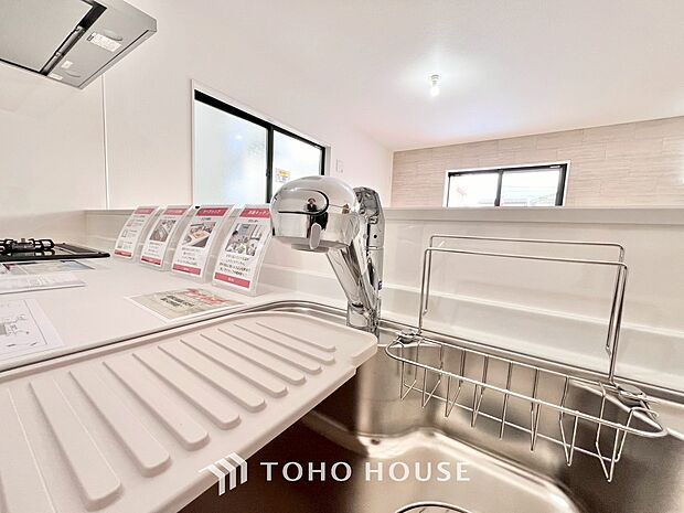 安全でおいしい水を手軽に。ボタンひとつで浄水と原水に切り替えられる浄水器一体型水洗を使用。