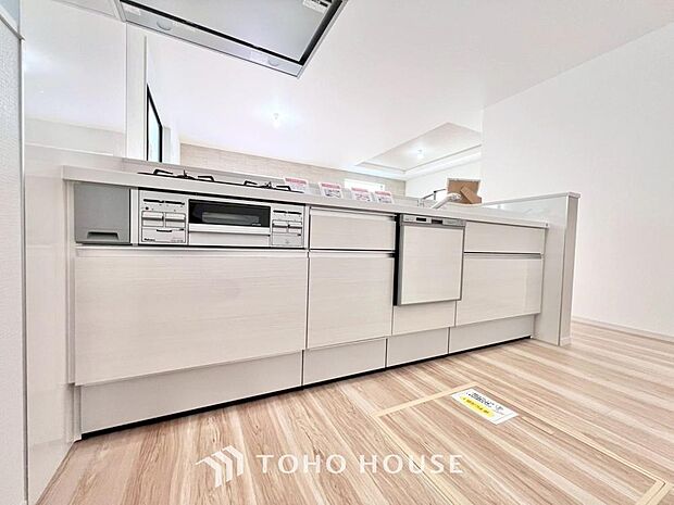 広々キッチンを採用。みんなで作った料理を召し上がりながらの会話は、どのような物になるのでしょうか。