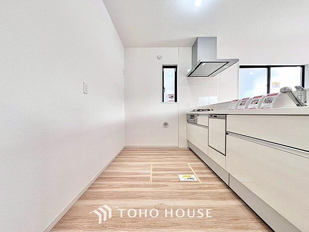 美しく使いやすいキッチン空間。優しい温もりを醸し出すキッチンは料理の為の配慮を随所に注ぎました。