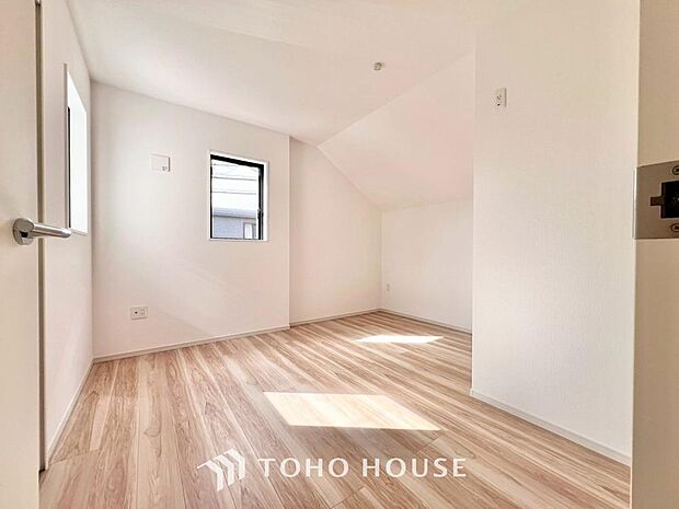 お子様の心と身体を見守る子供部屋として、小さな自立心を育むお部屋作りを見越してご覧下さい。