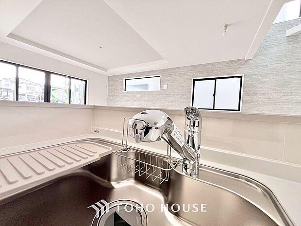 安全でおいしい水を手軽に。ボタンひとつで浄水と原水に切り替えられる浄水器一体型水洗を使用。