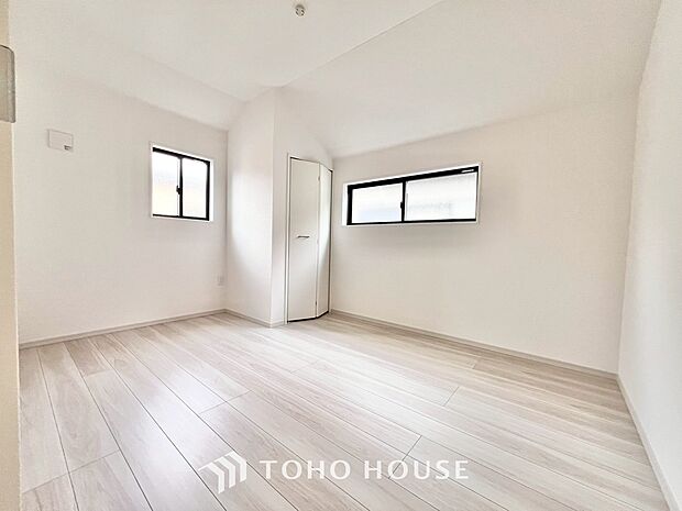 お子様の心と身体を見守る子供部屋として、小さな自立心を育むお部屋作りを見越してご覧下さい。